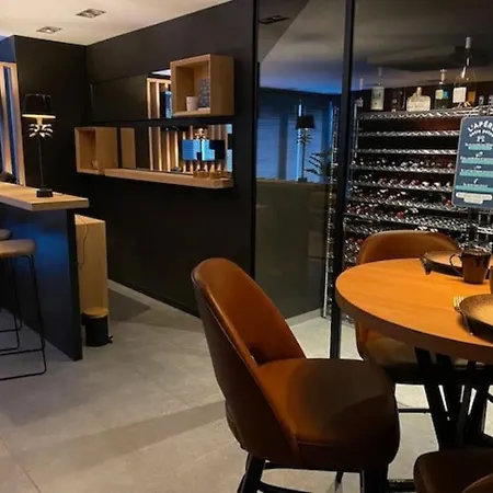 Au 63, Loft Luxueux Avec Salle Detente, Bureau & Jacuzzi *