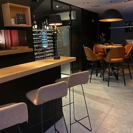 Au 63, Loft Luxueux Avec Salle Detente, Bureau & Jacuzzi