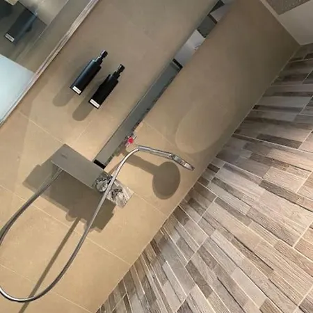 Au 63, Loft Luxueux Avec Salle Detente, Bureau & Jacuzzi Appartement *