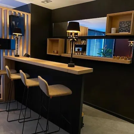 Au 63, Loft Luxueux Avec Salle Detente, Bureau & Jacuzzi Appartement *